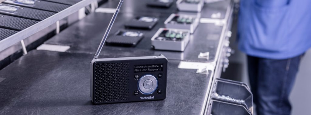 Consumer Electronics & <br />
Smart Home